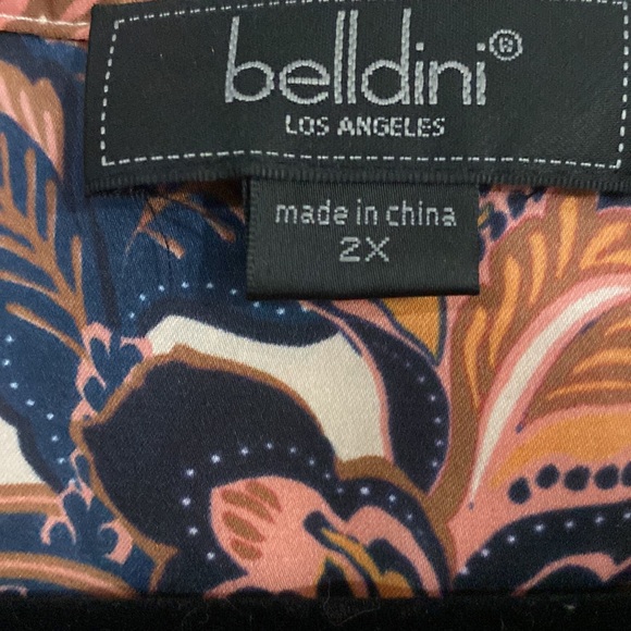 Stunning floral satin pleat back top. Belldini. SZ 2X. NWOT - Picture 2 of 5